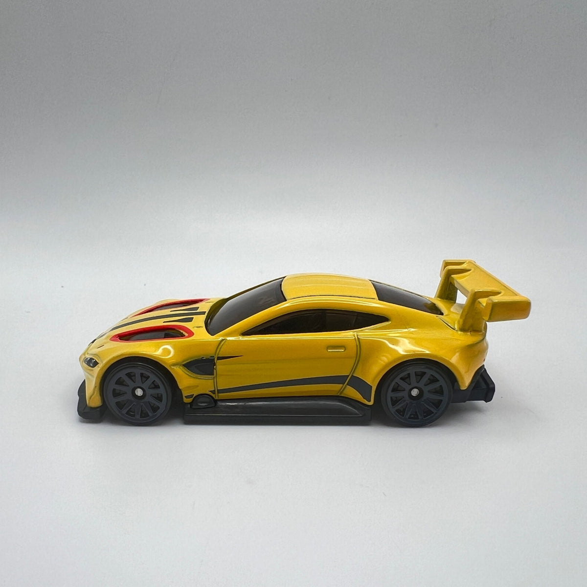 Hot Wheels Aston Martin Vantage GTE Yellow LOOSE 1/64