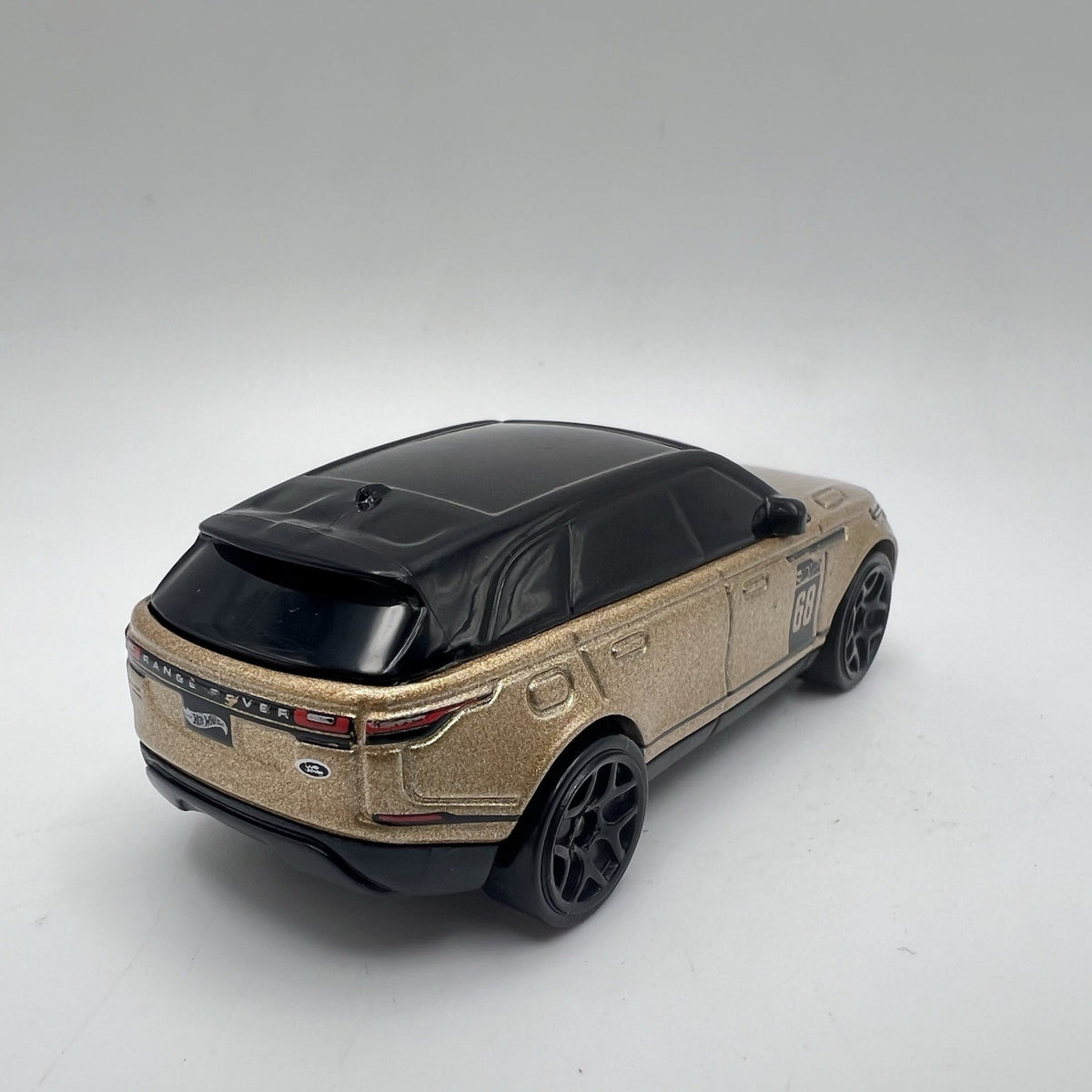 RANGE ROVER VELAR Diorama Collectible DieCast Model Truck 1:64 Gold LOOSE