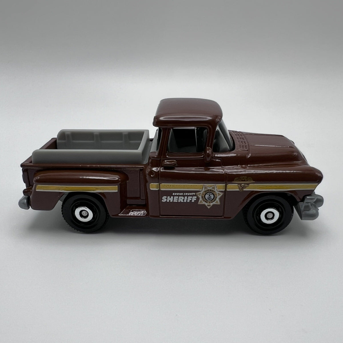 1957 57 GMC Stepside Pickup Sheriff Collectible 1/64 Scale Diecast Diorama Model