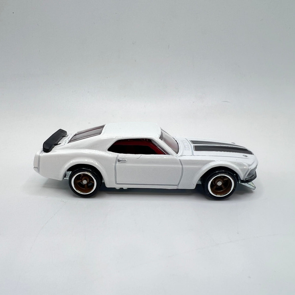 Hot Wheels '69 Ford Mustang Boss 302 White Black Stripes Real Riders LOOSE