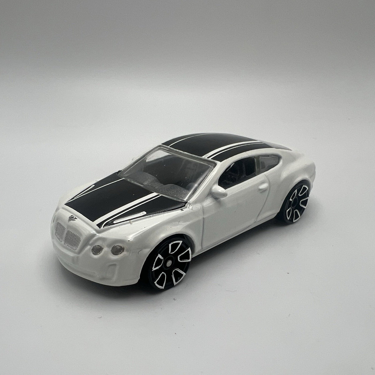 2012 12 Bentley Continental Supersports Collectible 1/64 Scale Diecast Model
