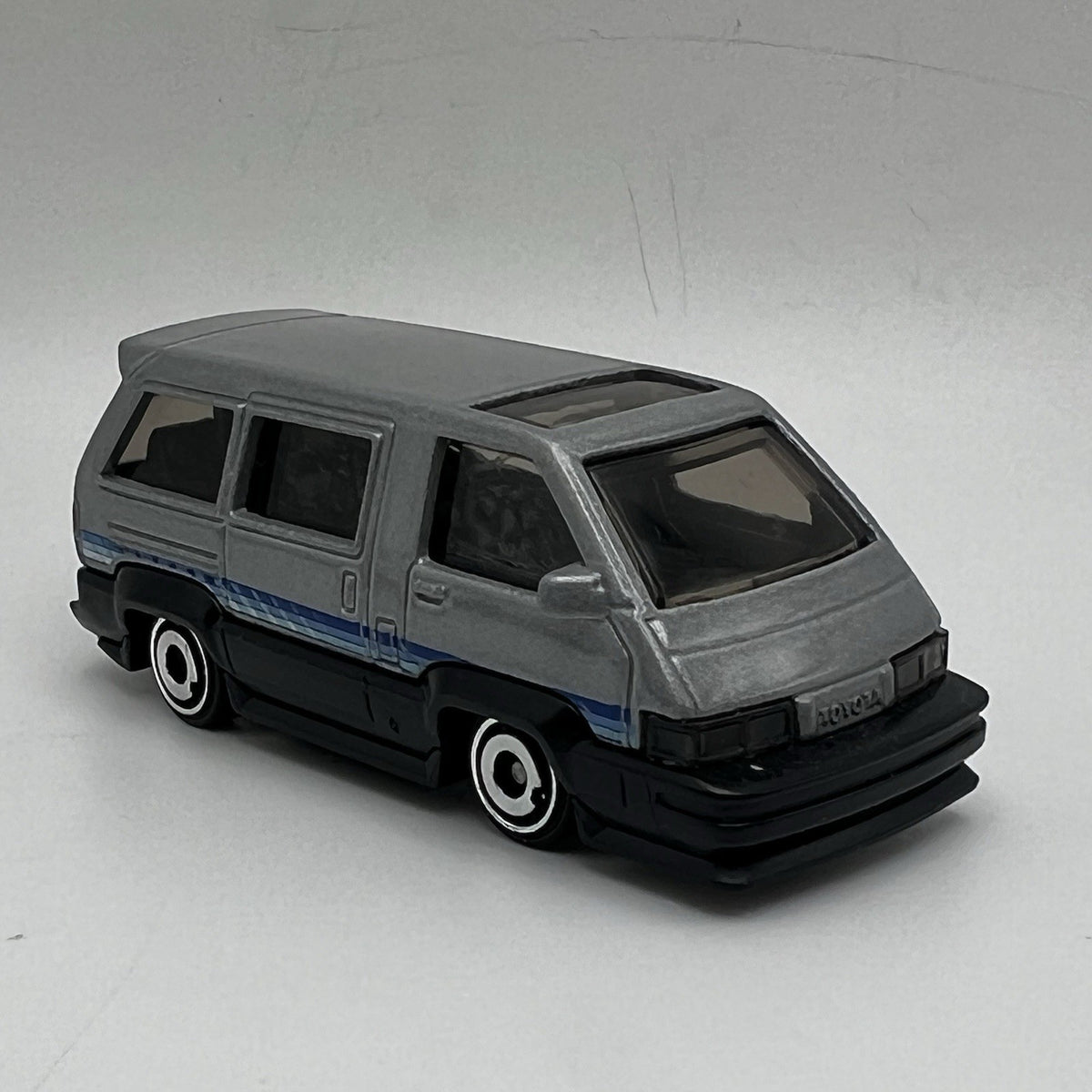 1986 86 Toyota Van Collectible 1/64 Scale Diecast Diorama Model J156