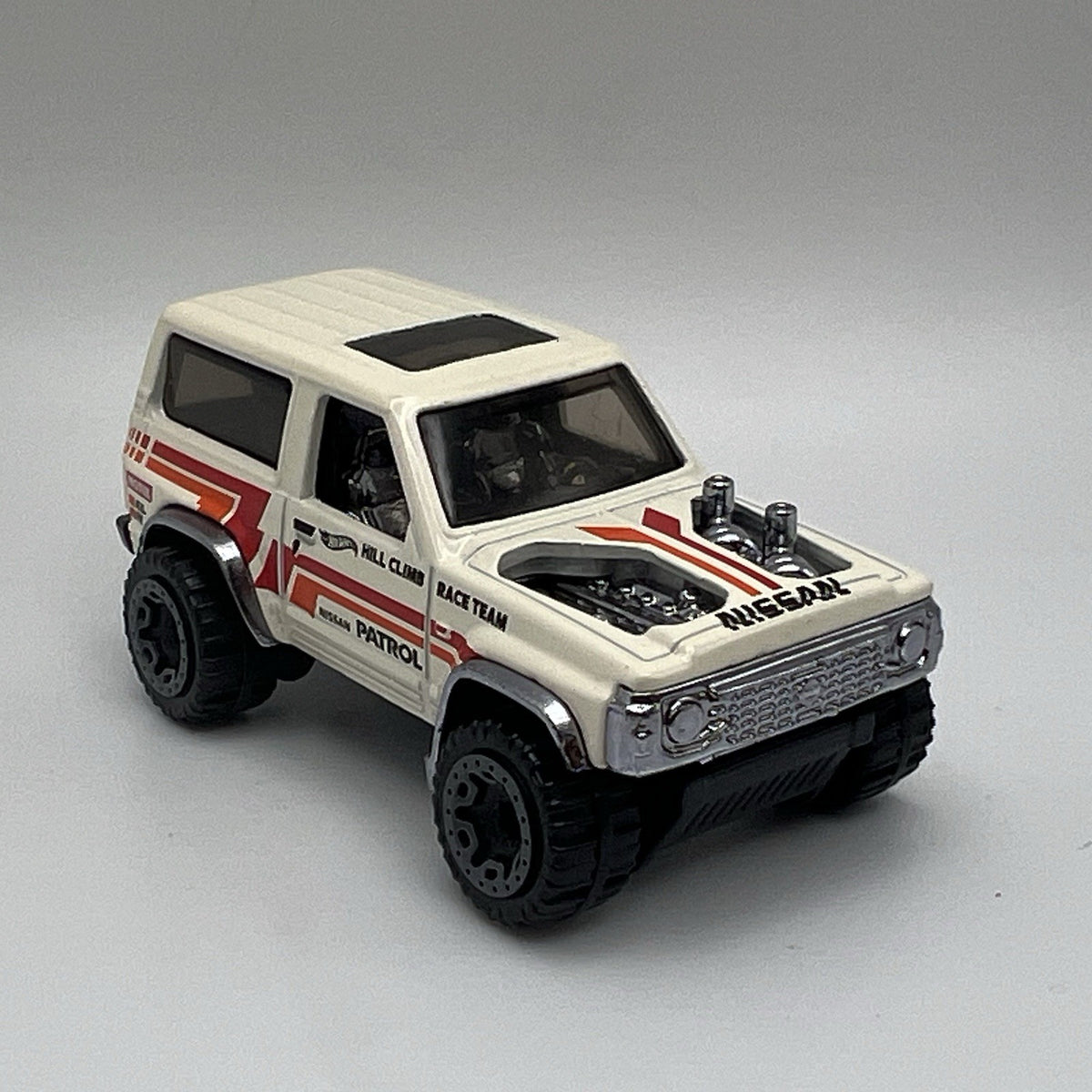 Hot Wheels Nissan Patrol Custom Off White 1:64 Diecast Diorama Model SUV #20