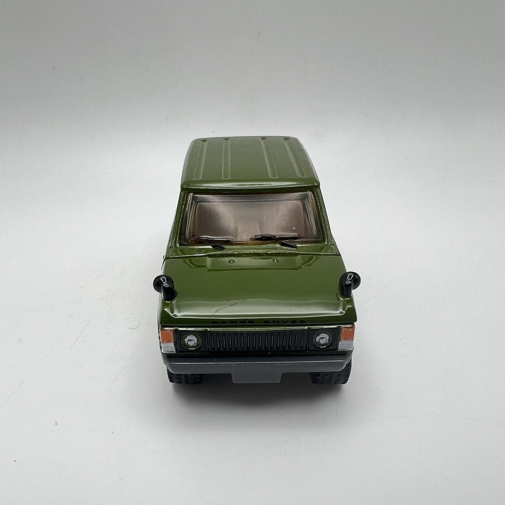 1975 LAND ROVER RANGE ROVER Diorama Collectible Model Truck 1:64 W/ Real Riders