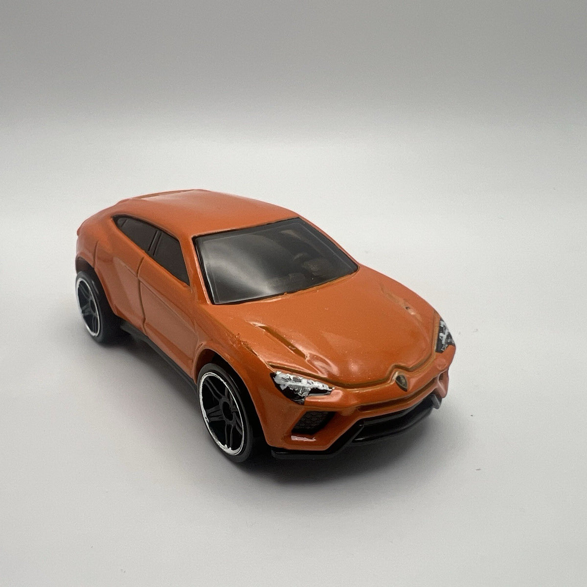 2012 12 Lamborghini Urus Concept Collectible 1/64 Scale Diecast Model