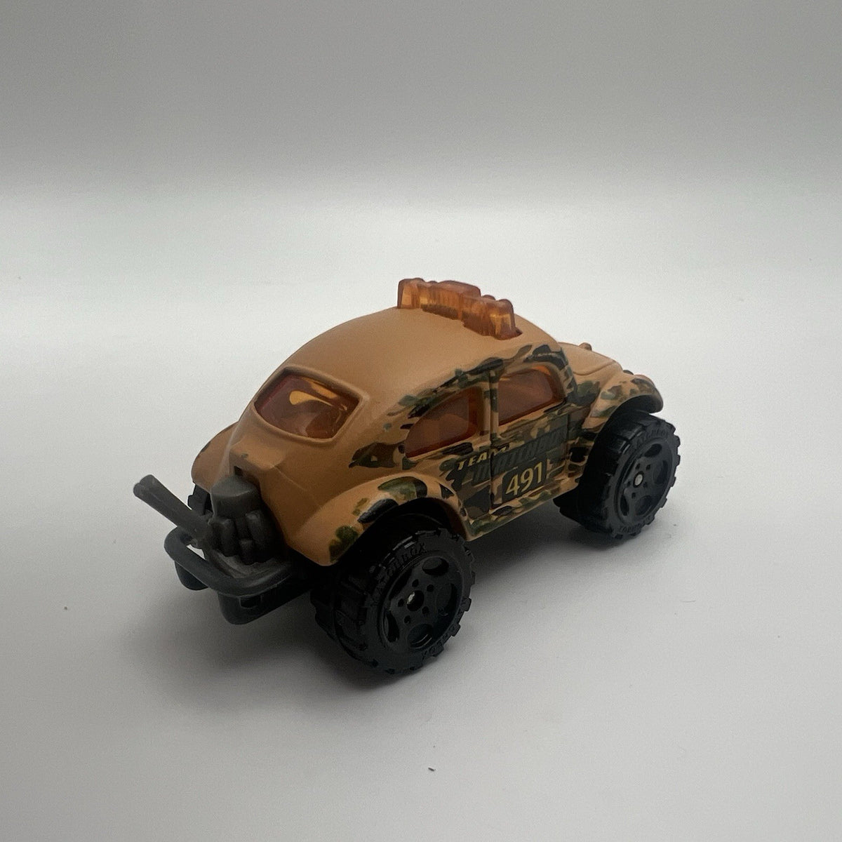 Volkswagen Classic Beetle 4x4 Collectible 1/64 Scale Diecast Diorama Model