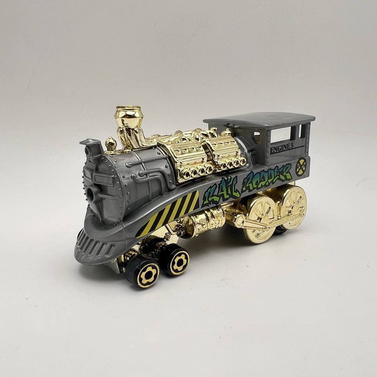 Hot Wheels Rail Rodder Engine 5 Gray Gold Graffiti Steam Train 1/64