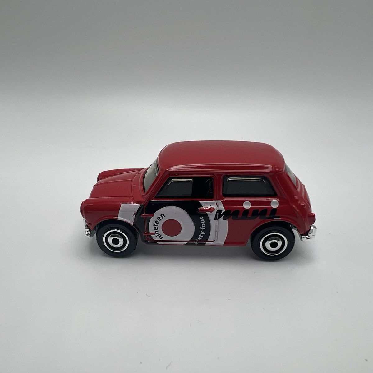 Matchbox 1964 Austin Mini Cooper 1275S Red 2013 1:64 Diecast Car