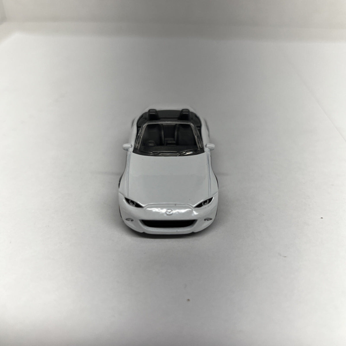 MATCHBOX 2015 White MAZDA MX-5 MIATA Convertible Car K&N Brembo SCALE 1/64