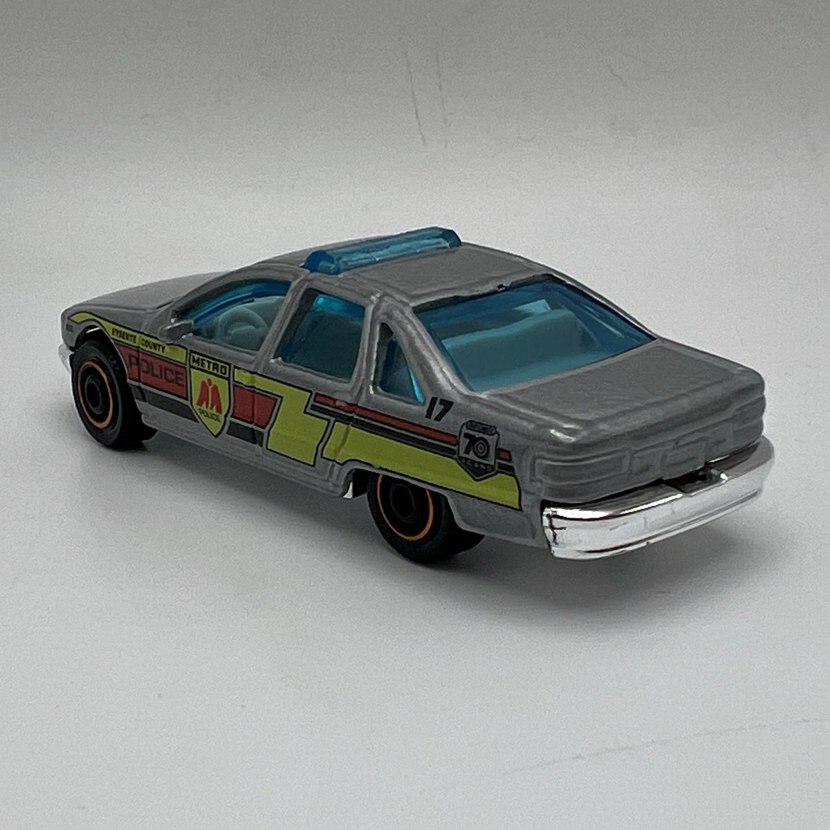 1994 94 Chevy Caprice Classic Polic Collectible 1/64 Scale Diecast Diorama Model