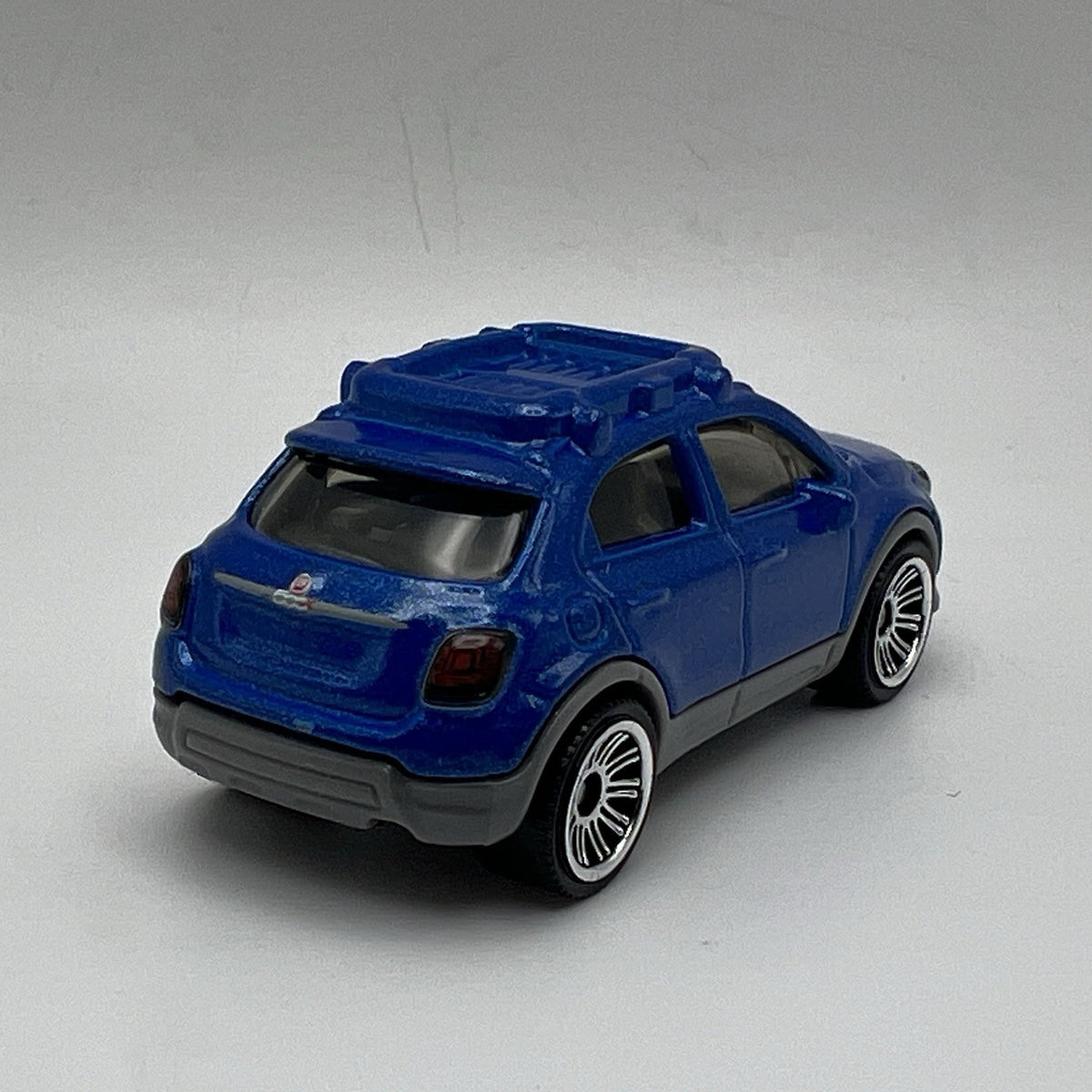 2016 16 Fiat 500X Collectible 1/64 Scale Diecast Diorama Model