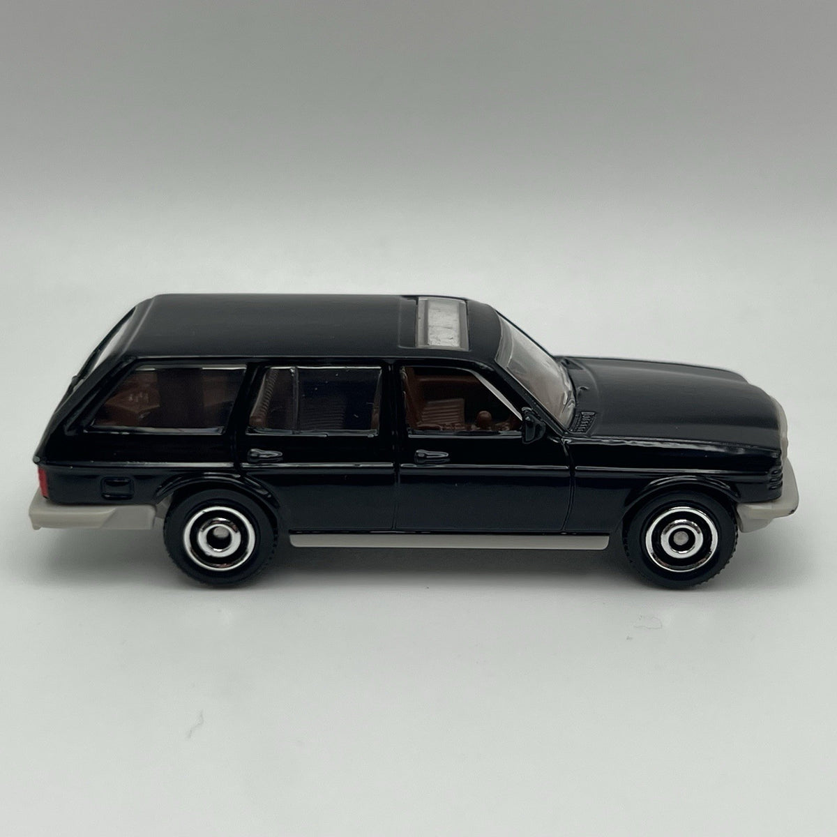 2022 Matchbox MBX Power Grabs Black '80 Mercedes-Benz W123 Wagon 1/64 Loose
