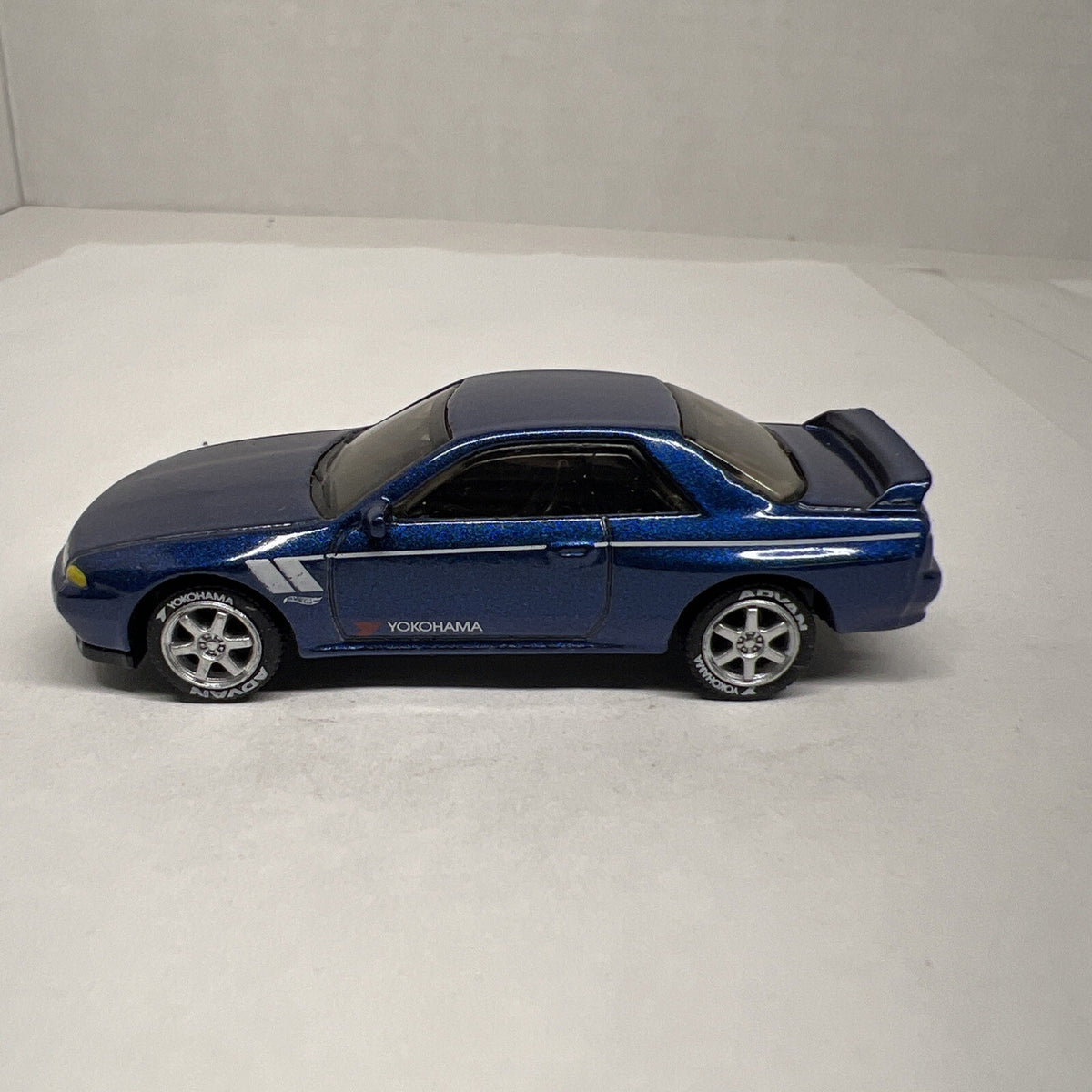 Hot Wheels Nissan Skyline GT-R R32 Dark Blue Custom With Real Riders