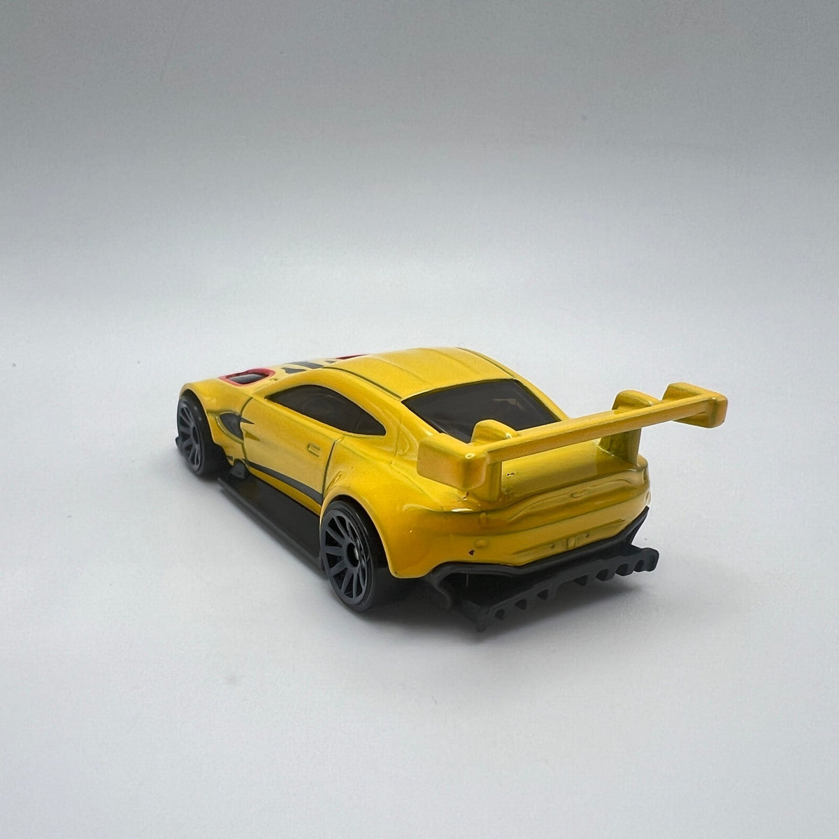 Hot Wheels Aston Martin Vantage GTE Yellow LOOSE 1/64