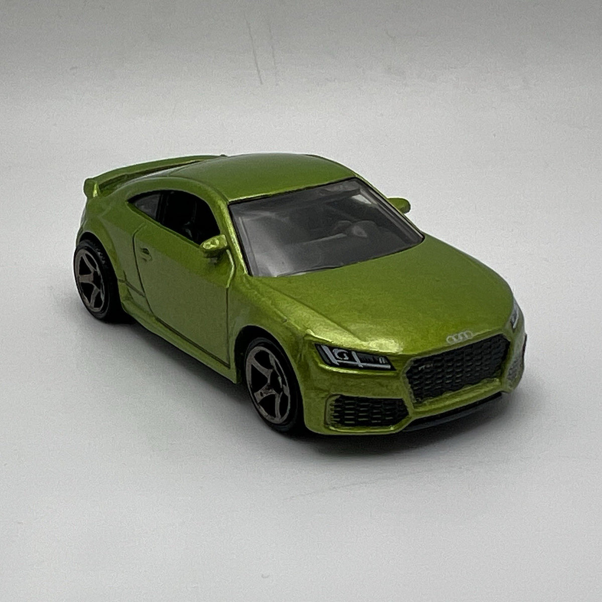 2019 19 Audi TT RS Coupe Coupé Collectible 1/64 Scale Diecast Diorama Model