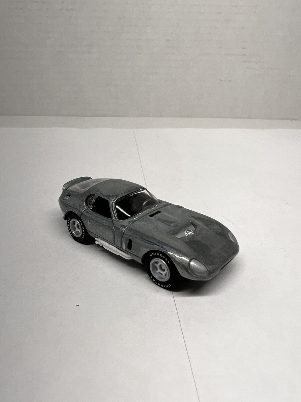 2007 MFG. Johnny Lightning Limited 1965 Shelby Cobra Daytona Classic gold