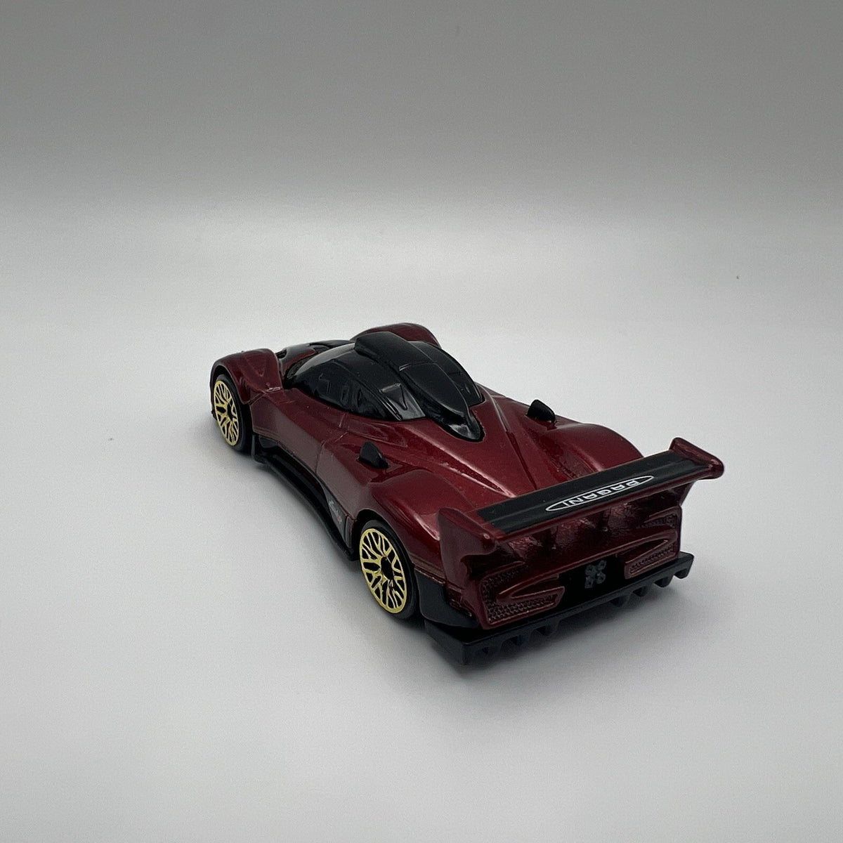 2009-2011 Pagani Zonda R Collectible 1/64 Scale Diecast Diorama Model