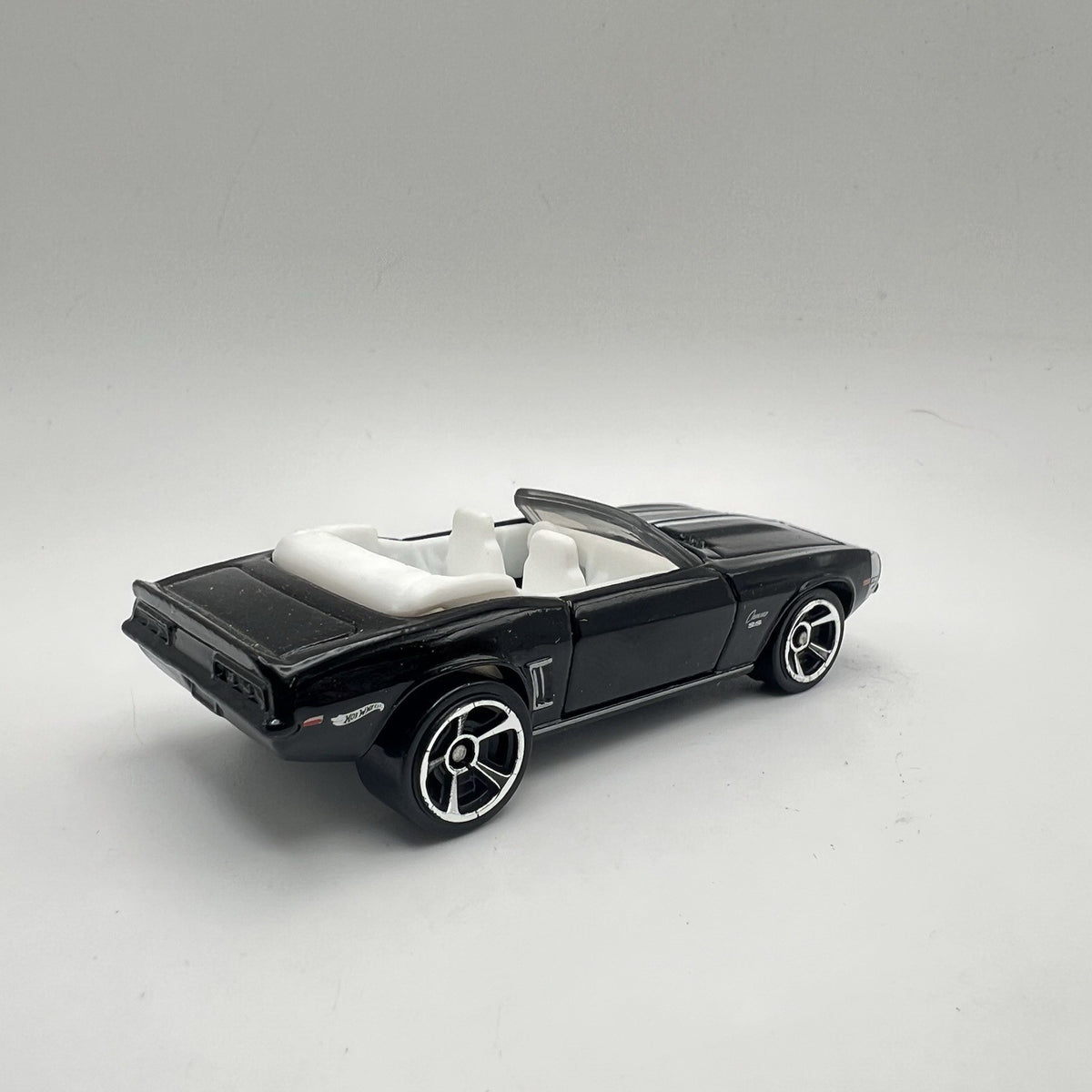 1969 69 Chevy Camaro SS Convertible Collectible 1/64 Scale Diecast Diorama Model