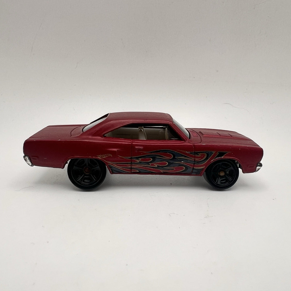 1970 70 Plymouth Road Runner Collectible 1/64 Scale Diecast Diorama Model