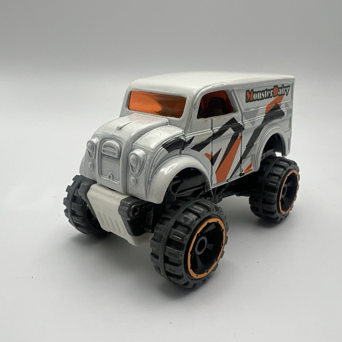 Hot Wheels Monster Dairy Delivery Truck - White - Loose 1:64 - Speed Blur