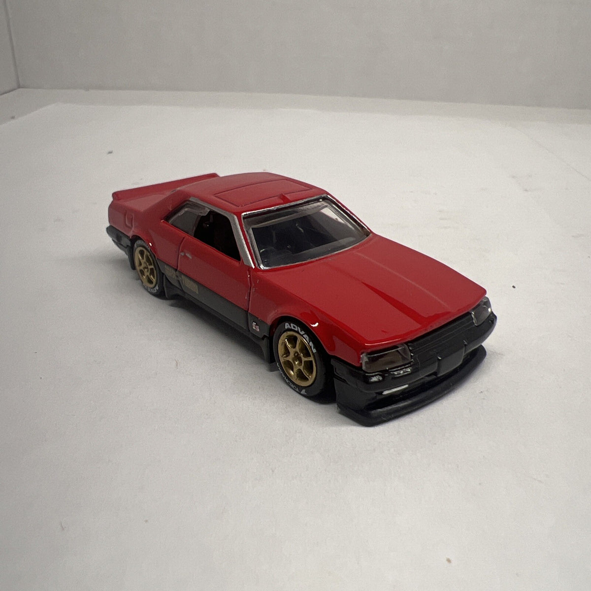 Hot Wheels 1:64 Red 1982 NISSAN SKYLINE R30 Custom with Real Riders