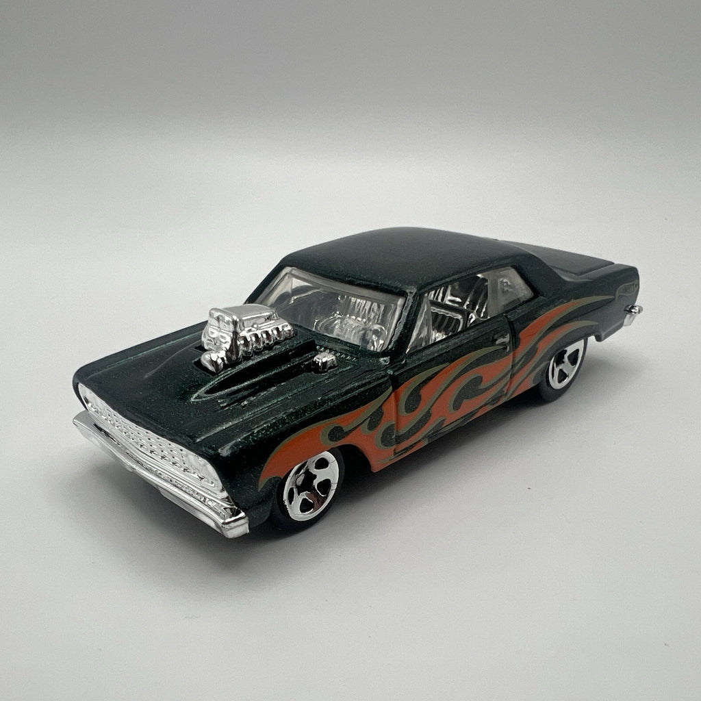 1964 64 Chevy Chevelle SS Collectible 1/64 Scale Diecast Diorama Model