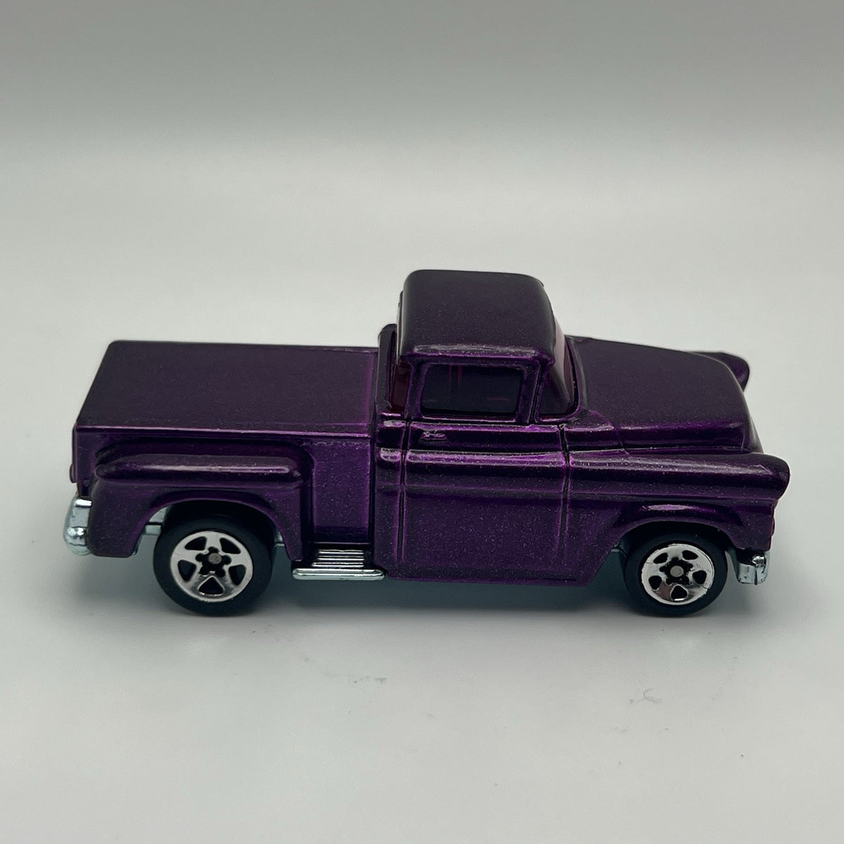 1957 57 Chevy Cameo Custom Pickup Collectible 1/64 Scale Diecast Diorama Model