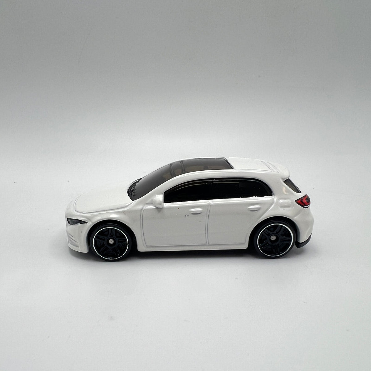 Hot Wheels 2019 Mercedes-Benz A-Class White LOOSE 1/64