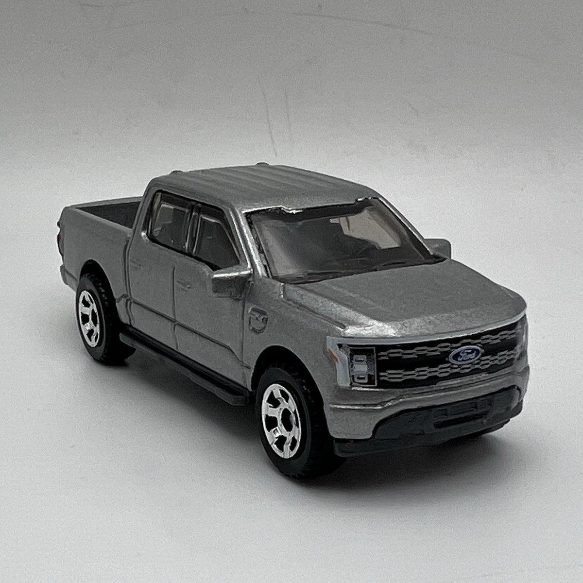 2022 22 Ford F-150 Lightning Collectible 1/64 Scale Diecast Diorama Model