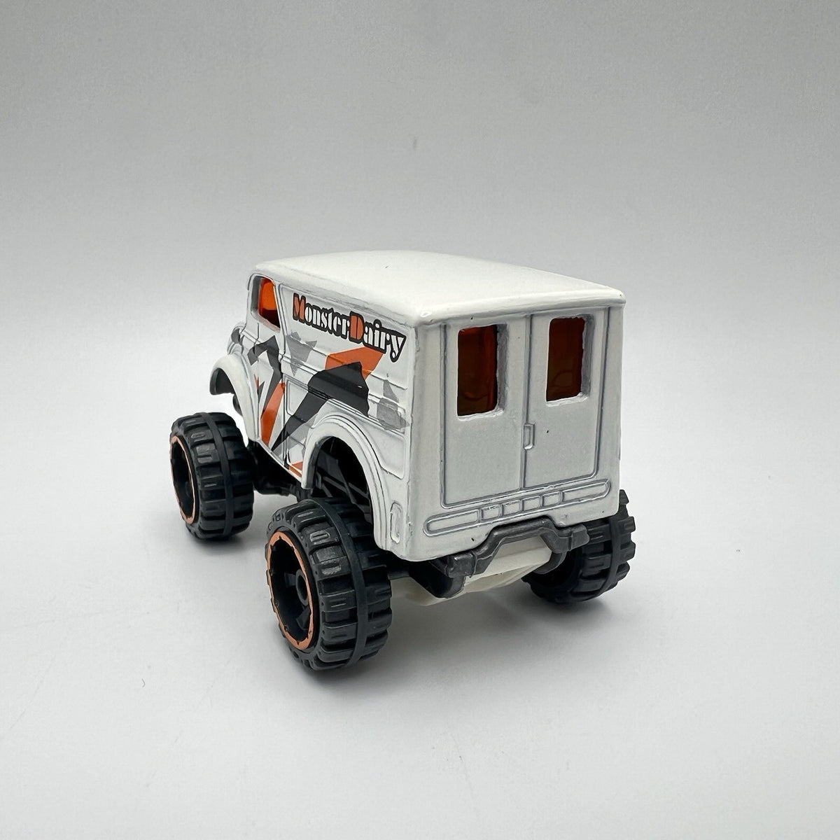Hot Wheels Monster Dairy Delivery White Truck 1:64 LOOSE