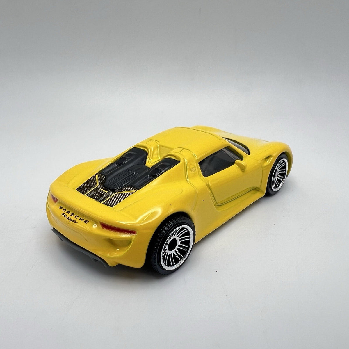 2025 PORSCHE HEROES Design PORSCHE 918 SPYDER ☆ yellow☆Matchbox LOOSE