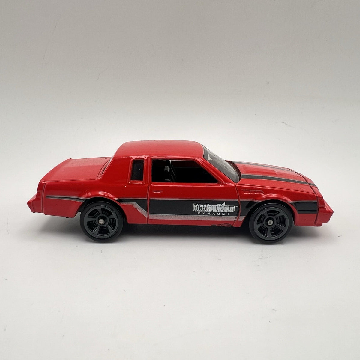 1987 87 Buick Regal GNX Collectible 1/64 Scale Diecast Diorama Model