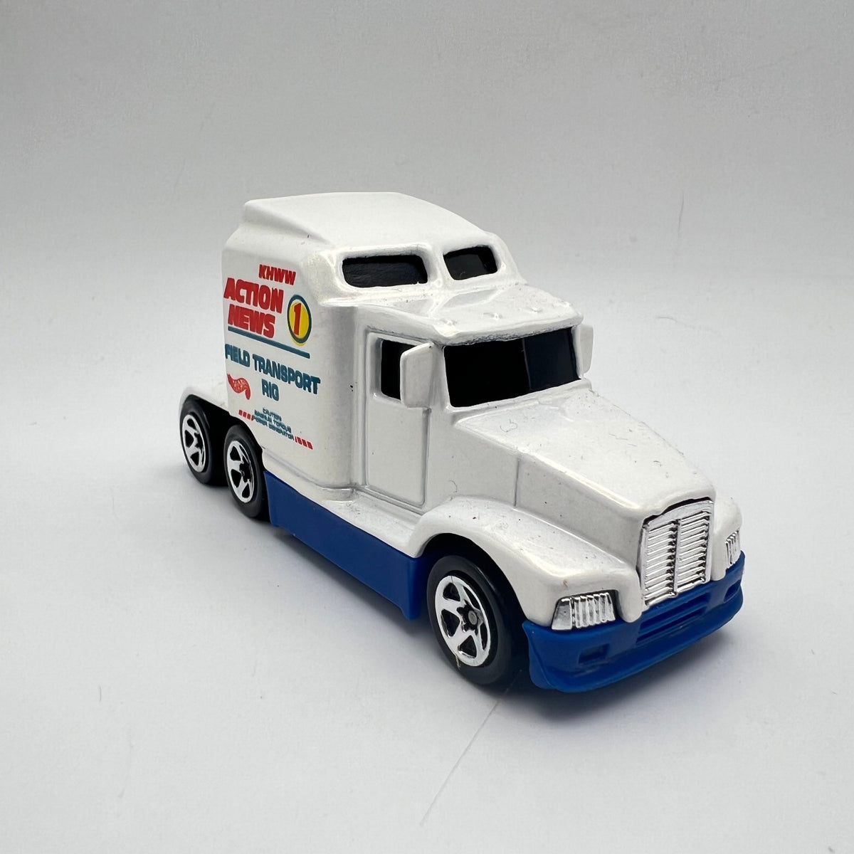 Hot Wheels Big Rig White KHWW Action News Field Transport LOOSE 1/64