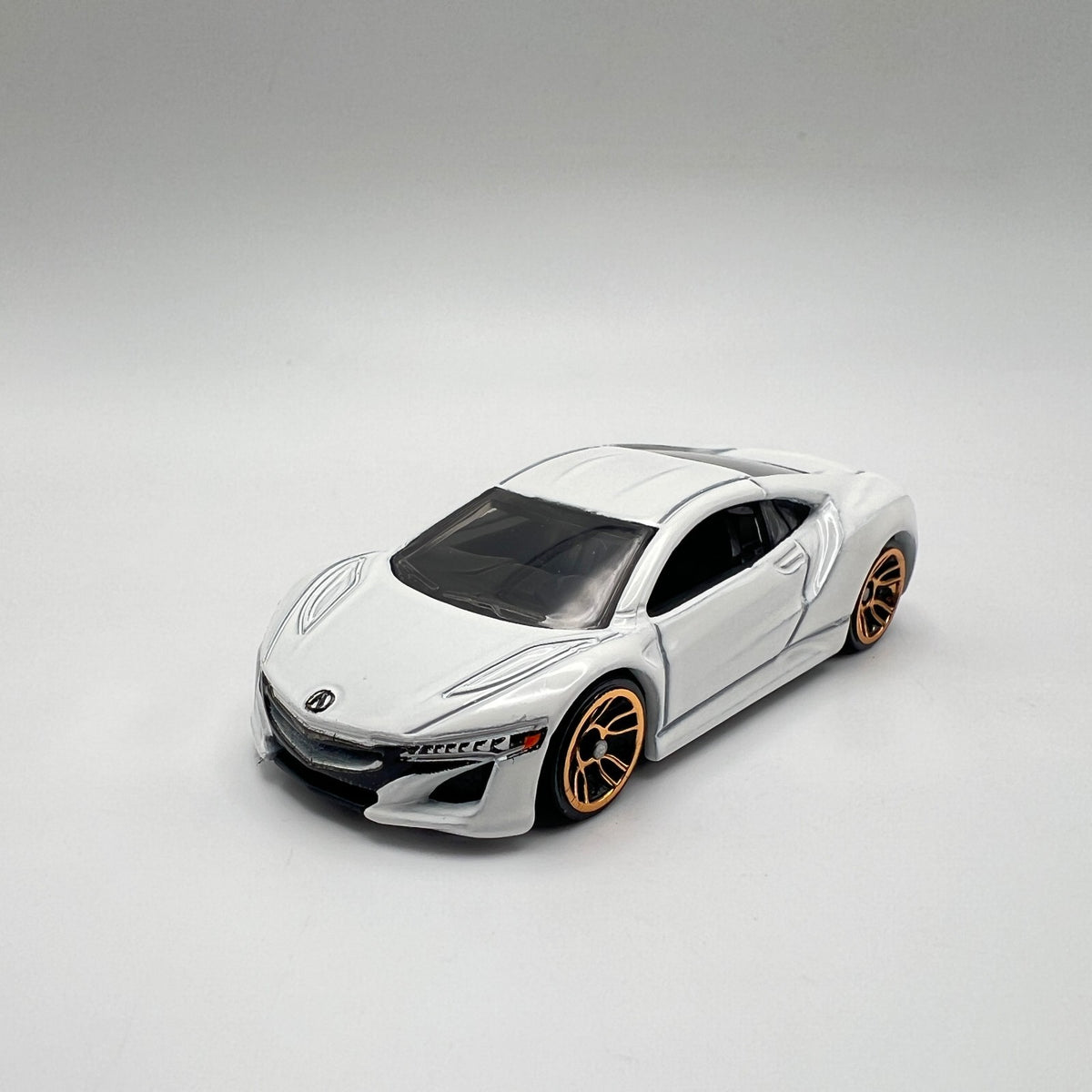 Hot Wheels '17 Acura NSX White Gold Wheels LOOSE 1/64