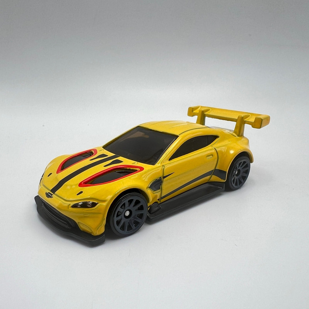 Hot Wheels Aston Martin Vantage GTE Yellow LOOSE 1/64