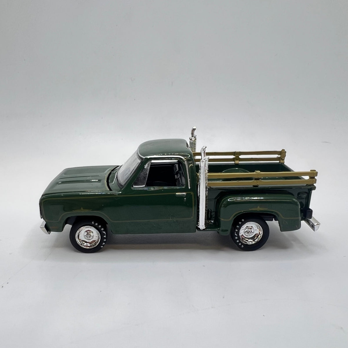 M2 Machines 1978 Dodge Warlock Pickup Green LOOSE 1/64