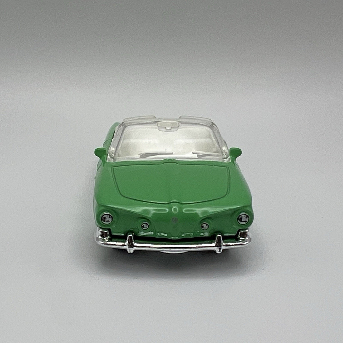 1966 66 Volkswagen Karmann Ghia Type 34 Collectible 1/64 Scale Diecast Model