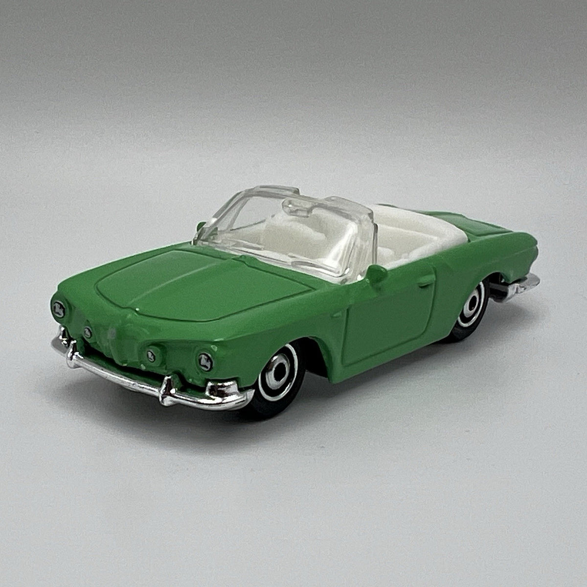 1966 66 Volkswagen Karmann Ghia Type 34 Collectible 1/64 Scale Diecast Model