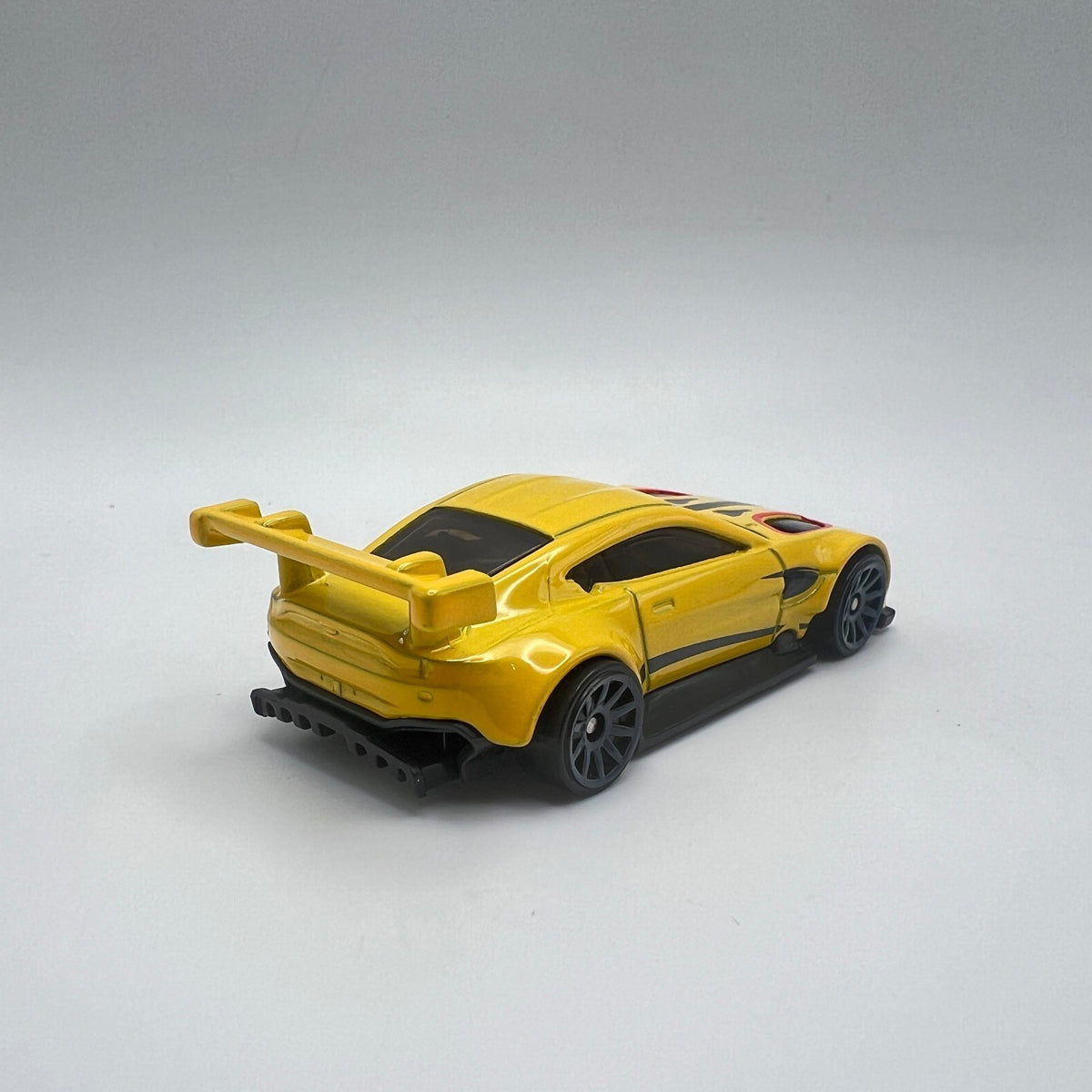 Hot Wheels Aston Martin Vantage GTE Yellow LOOSE 1/64