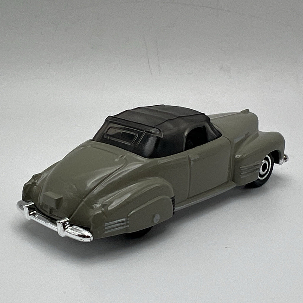 1941 41 Cadillac Series 62 Conv. Collectible 1/64 Scale Diecast Diorama Model