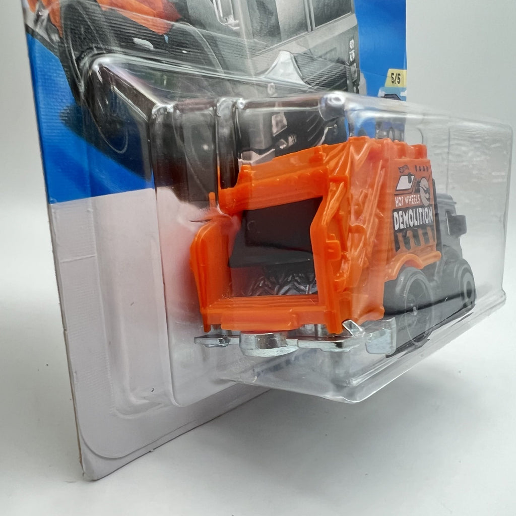 Hot Wheels Total Disposal Orange Garbage Truck Diecast 1:64 New On Card