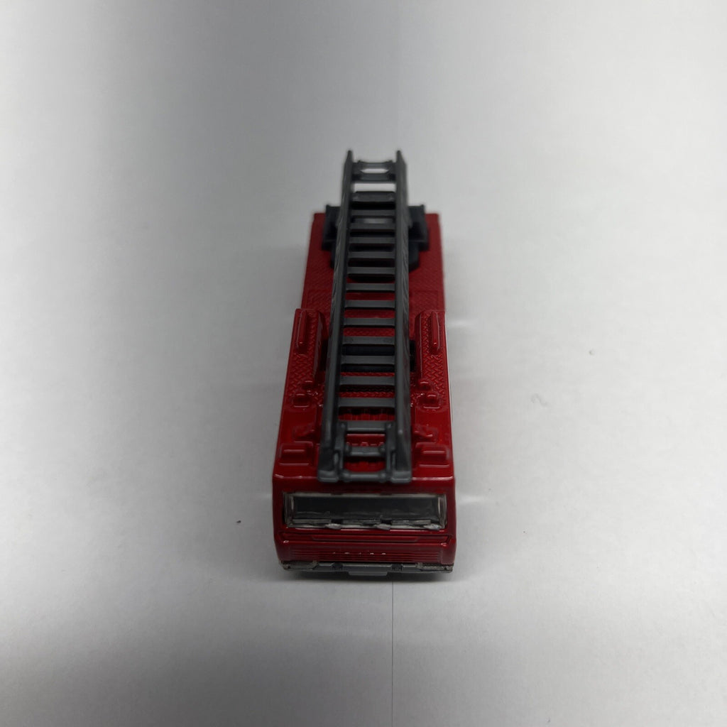 Matchbox Fire Engine MB698 2005 1:64 Scale Diecast Emergency Truck