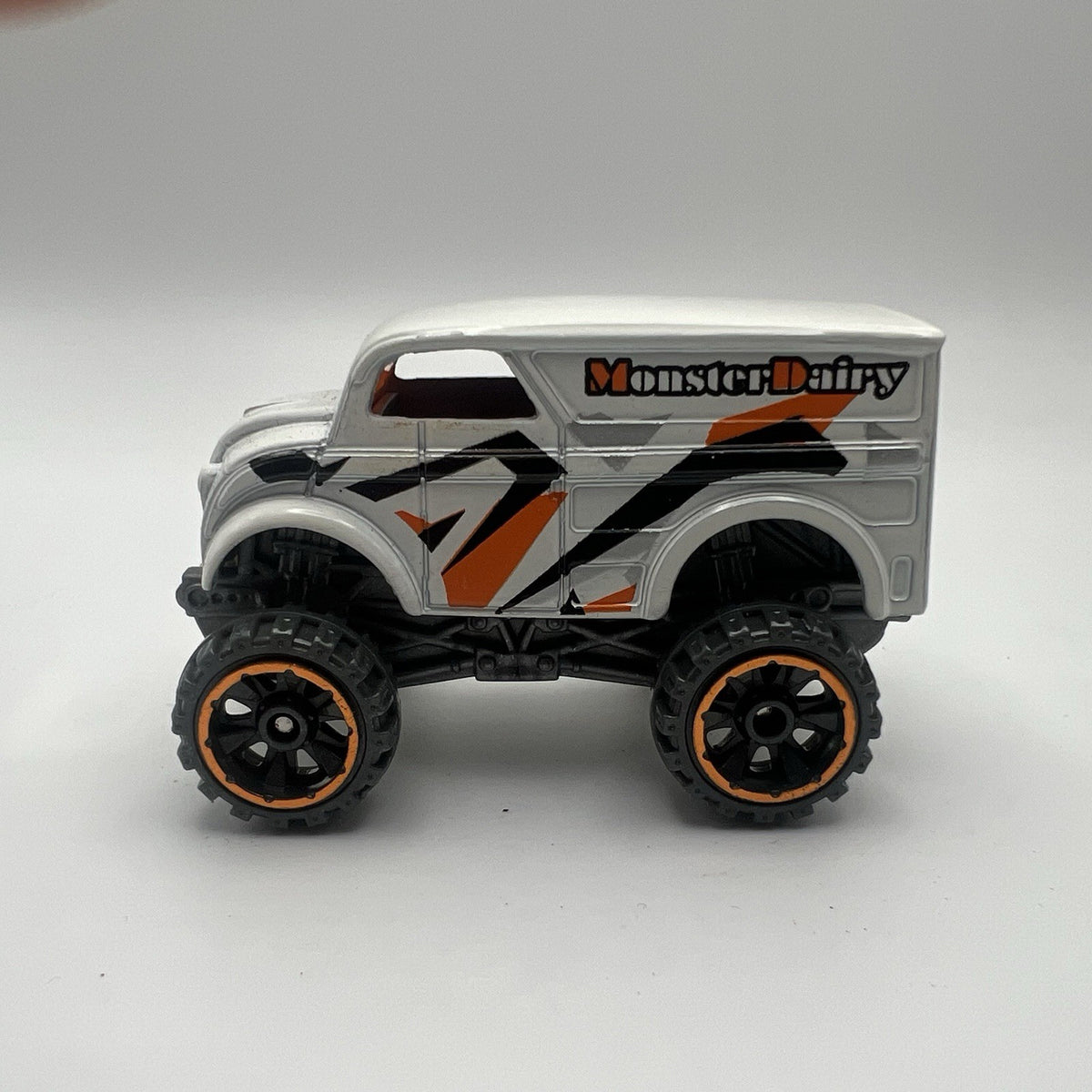 Hot Wheels Monster Dairy Delivery Truck - White - Loose 1:64 - Speed Blur