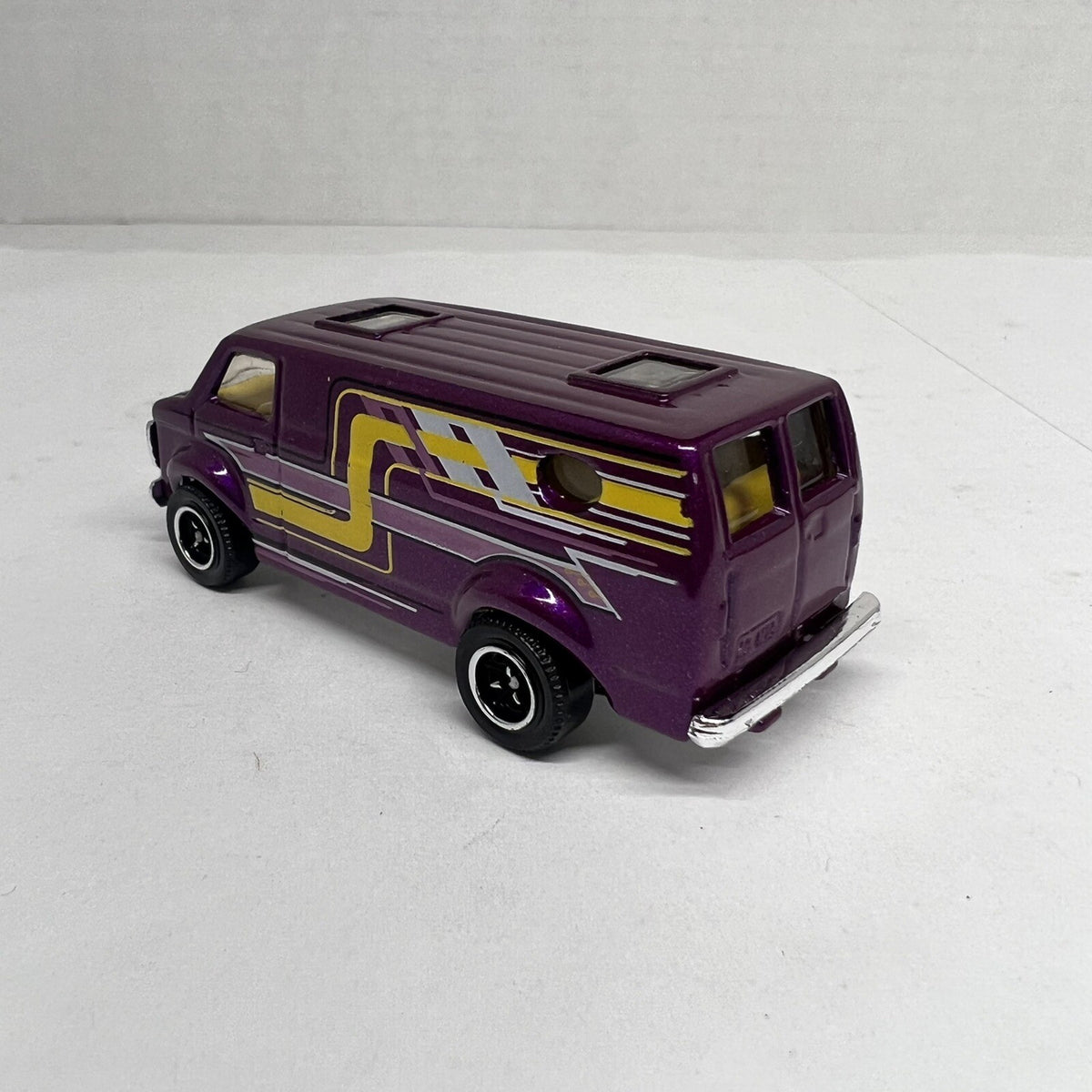 2006 Matchbox Chevy Van Diecast MB709 Purple