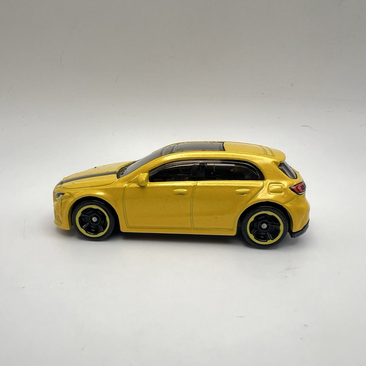 2019 19 Mercedes A Class Collectible 1/64 Scale Diecast Diorama Model