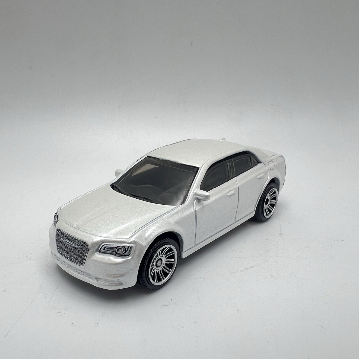 2015 15 Chrysler 300C Collectible 1/64 Scale Diecast Diorama Model