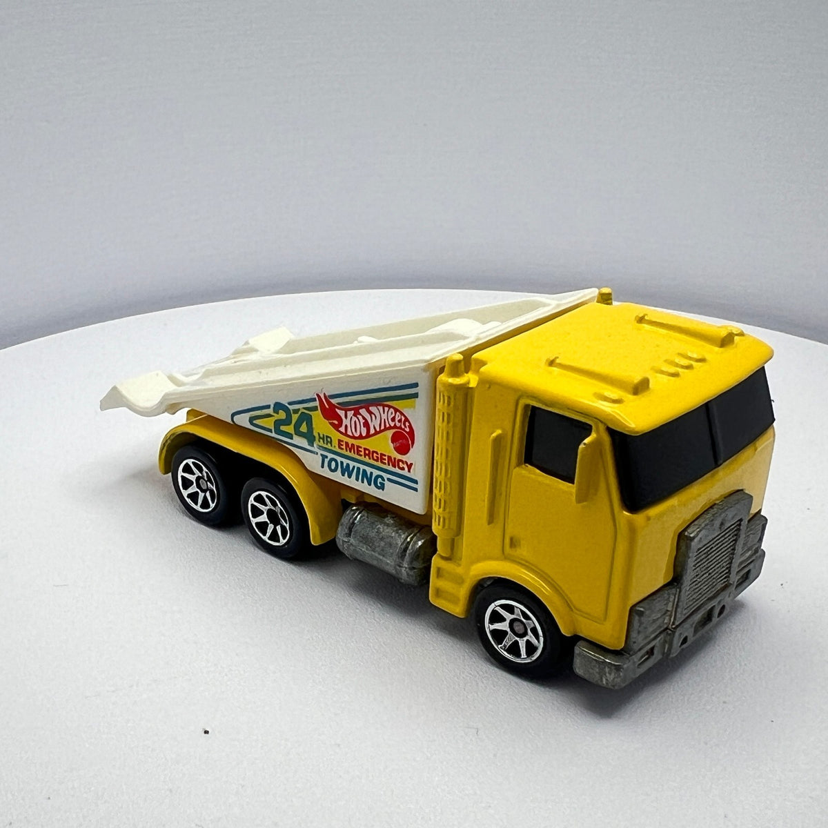 Hot Wheels Ramp Truck Yellow 24 HR Emergency Towing LOOSE 1/64