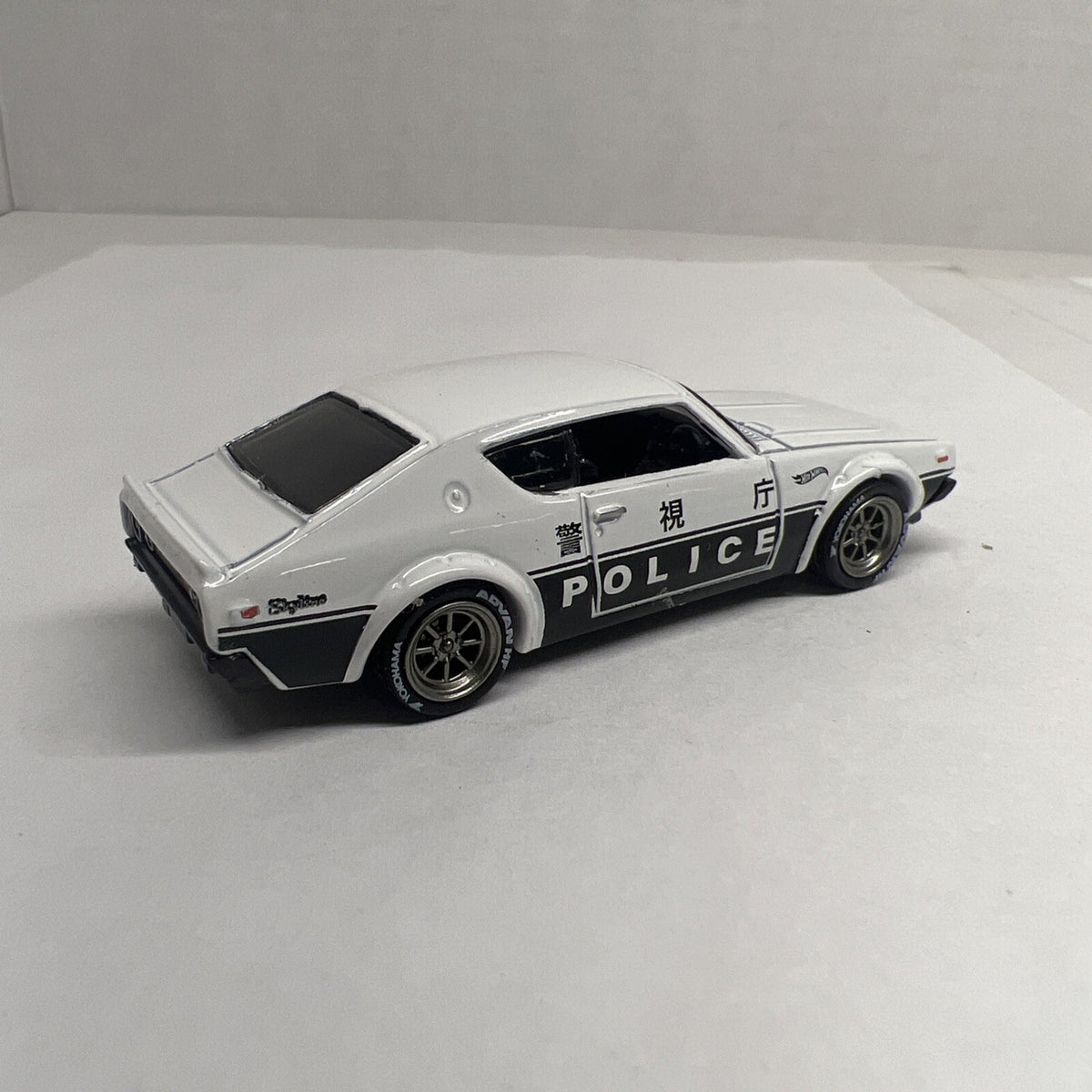 Hot Wheels LOOSE NISSAN SKYLINE 2000 GT-R Police With Real Riders