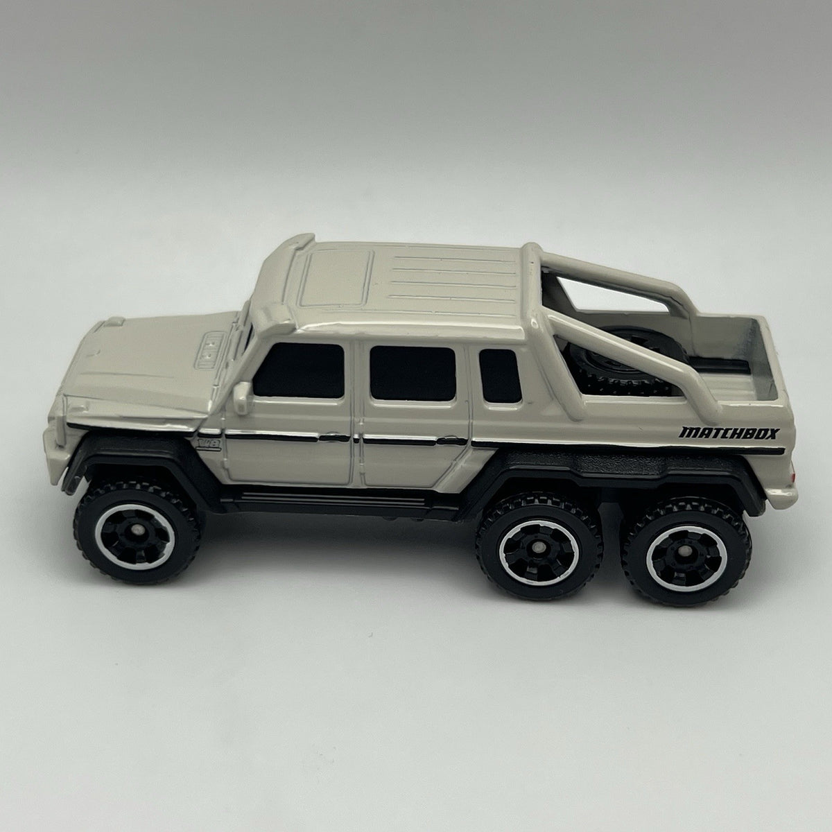 2017 Matchbox #91 Mercedes-Benz G63 AMG 6x6 Beige White MBX Explorers 1:64