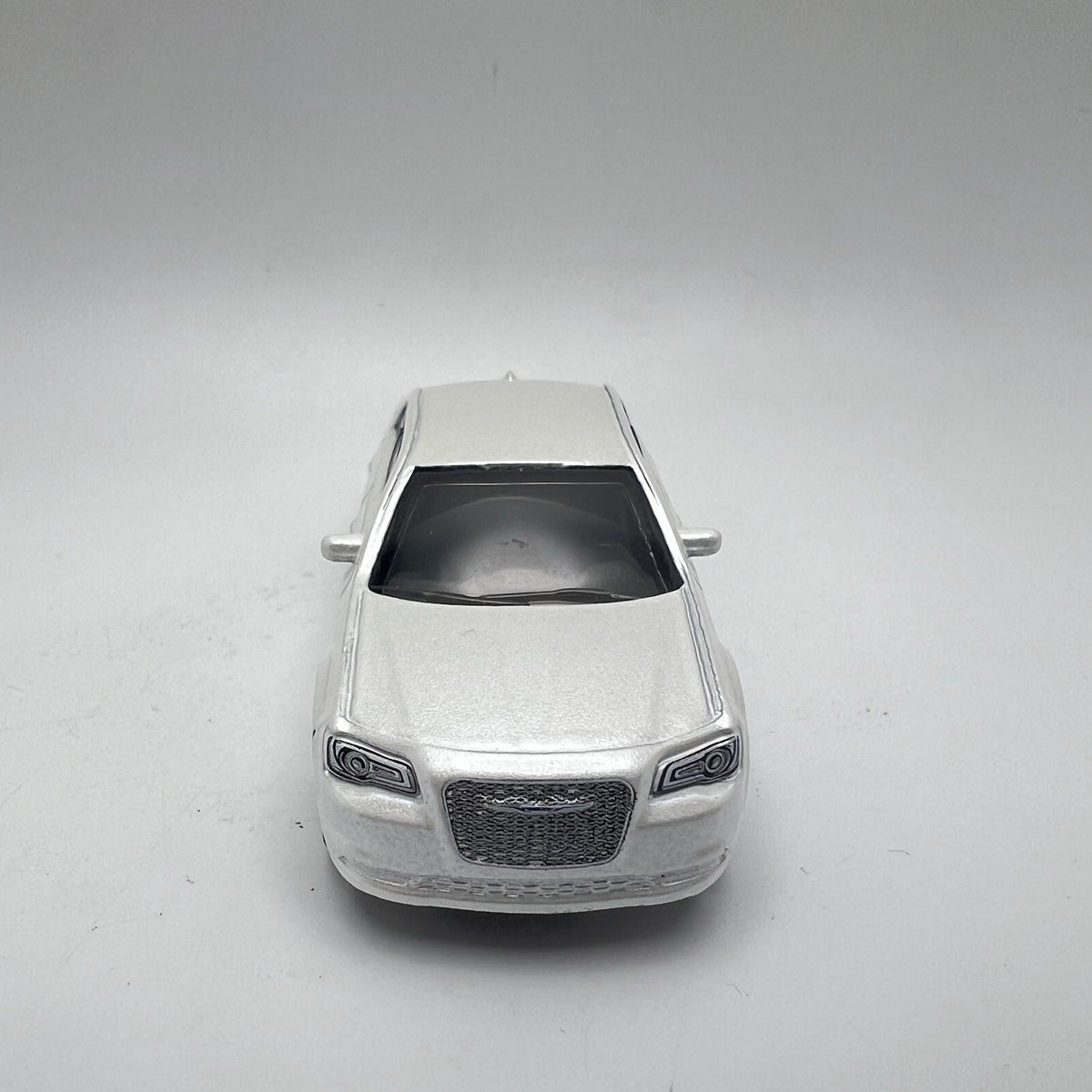 2015 15 Chrysler 300C Collectible 1/64 Scale Diecast Diorama Model